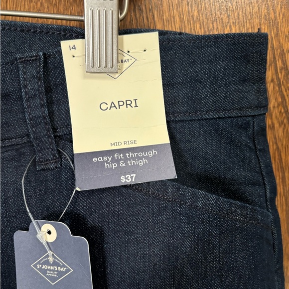 Capris - Picture 3 of 9